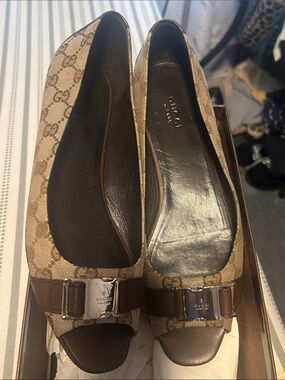 Gucci Vintage Beige Brown GG Canvas Peep-Toe Flats with Brown Leather Trim